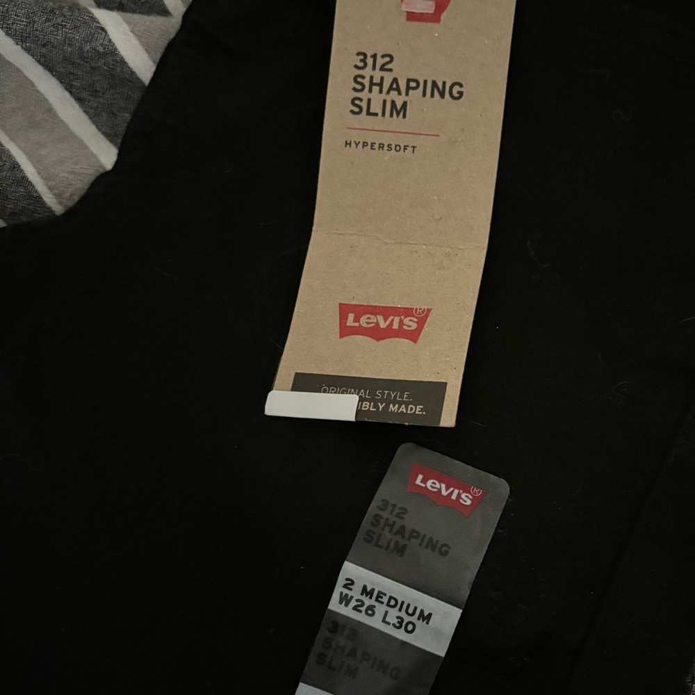 NWT levi’s 312 shaping slim jeans in black size 26 ! - Picture 3 of 7